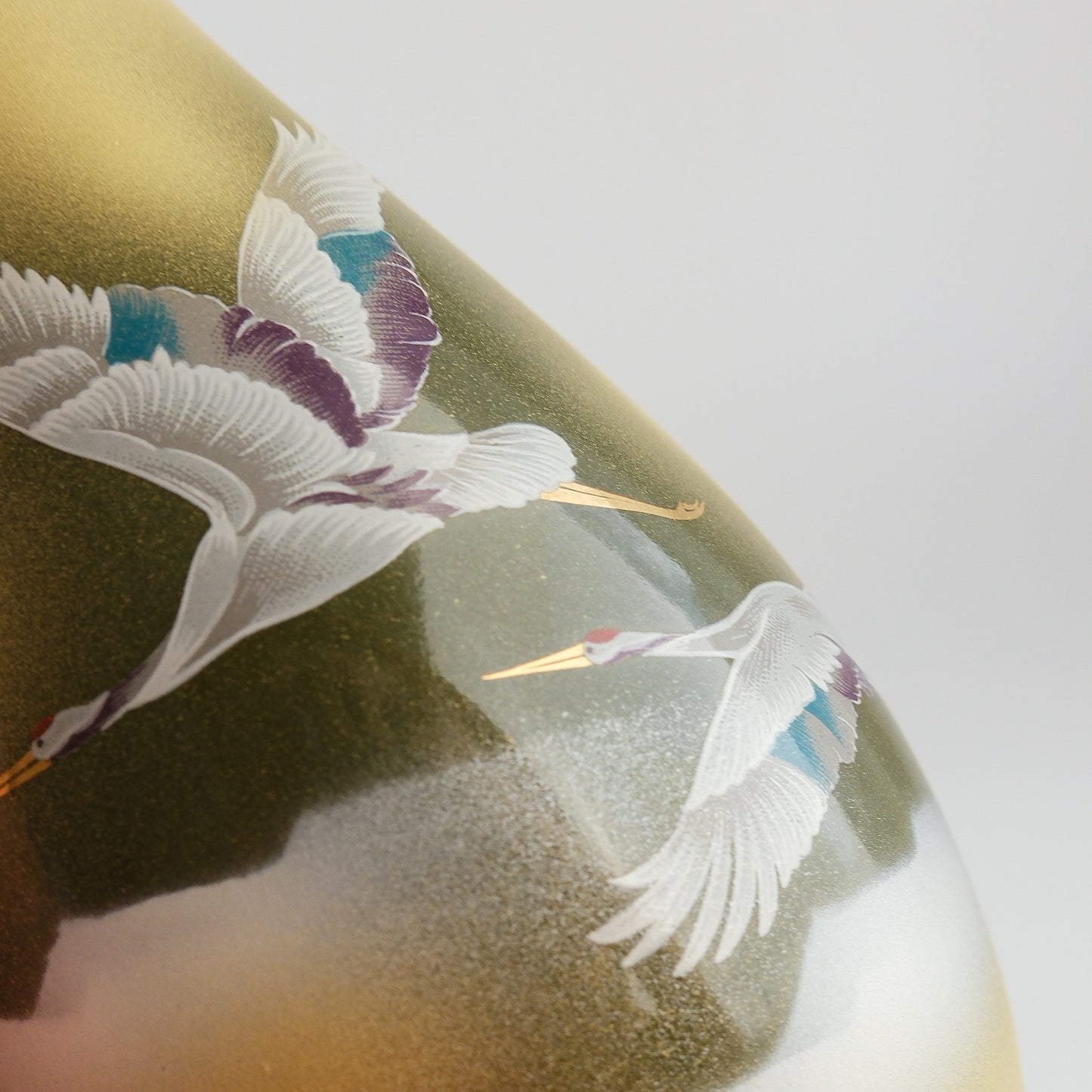 Uba Kutani ware Flower Vase - Cranes in Sea of Clouds