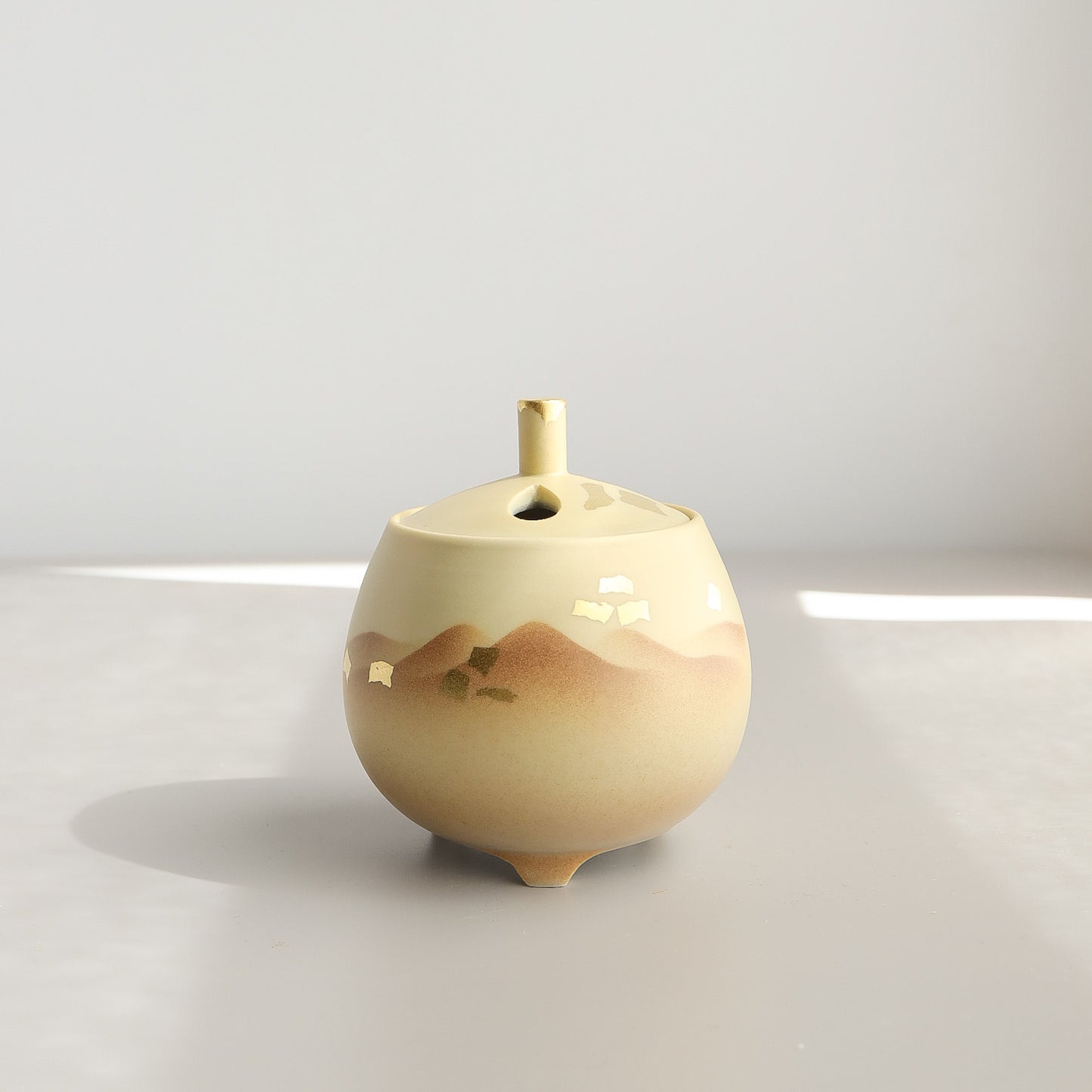 Uba Kutani Ware Incense Burner - Kinsai Mountain