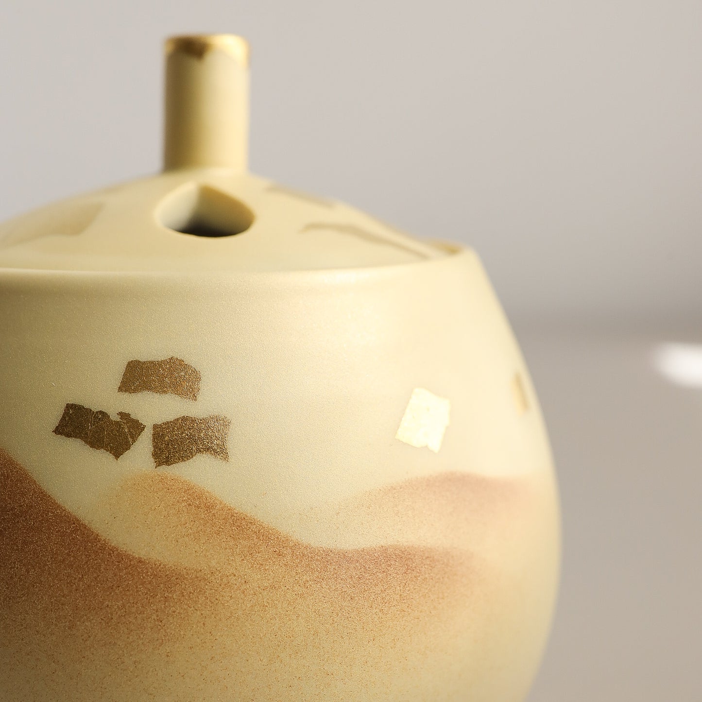 Uba Kutani Ware Incense Burner - Kinsai Mountain
