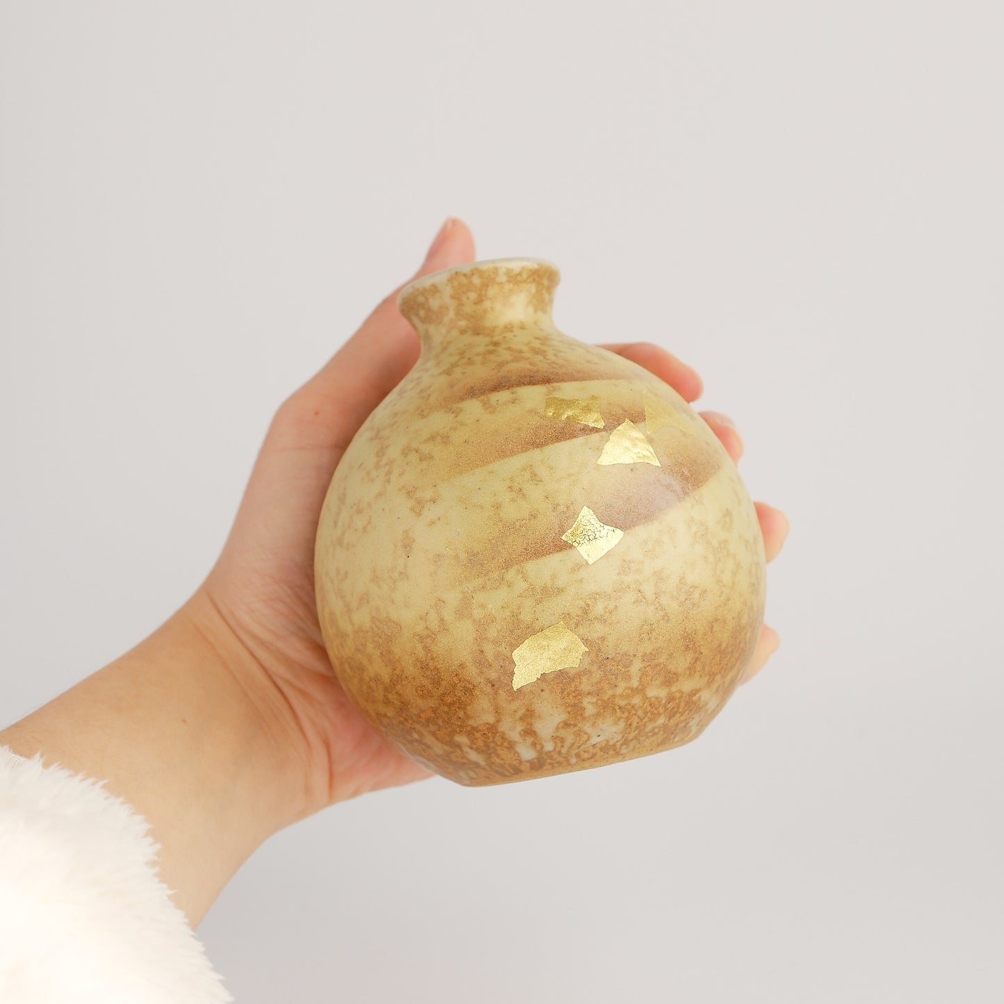Uba Kutani Ware Japanese Sake Set - Gold Leaf
