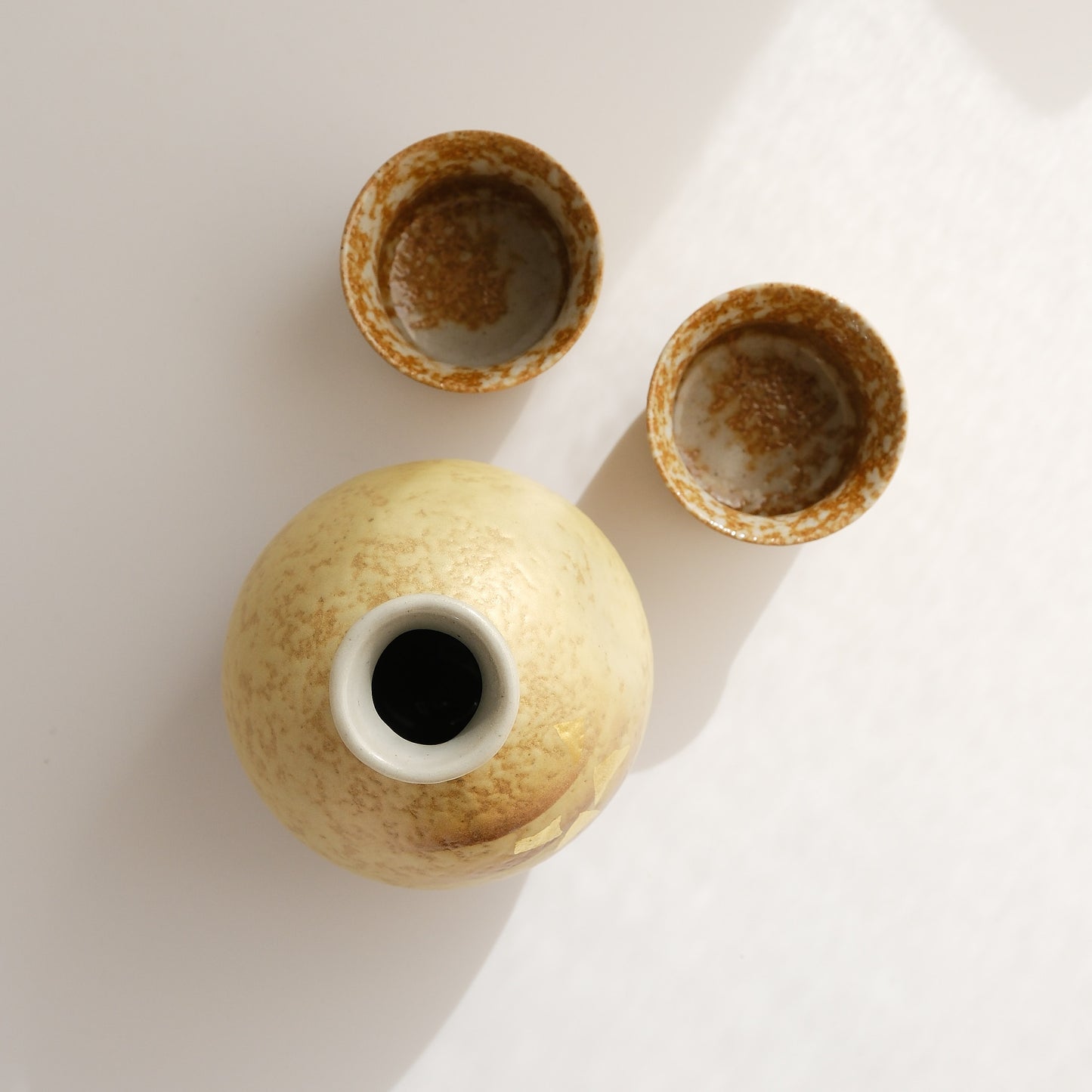 Uba Kutani Ware Japanese Sake Set - Gold Leaf