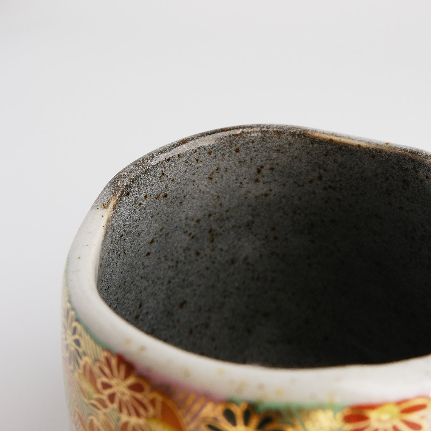 Uba Kutani Ware Japanese Mug Cup - Gold Flower Hanazume