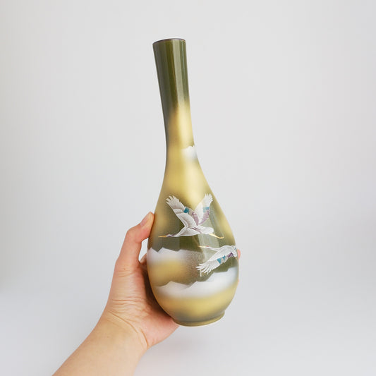 Uba Kutani ware Flower Vase - Cranes in Sea of Clouds